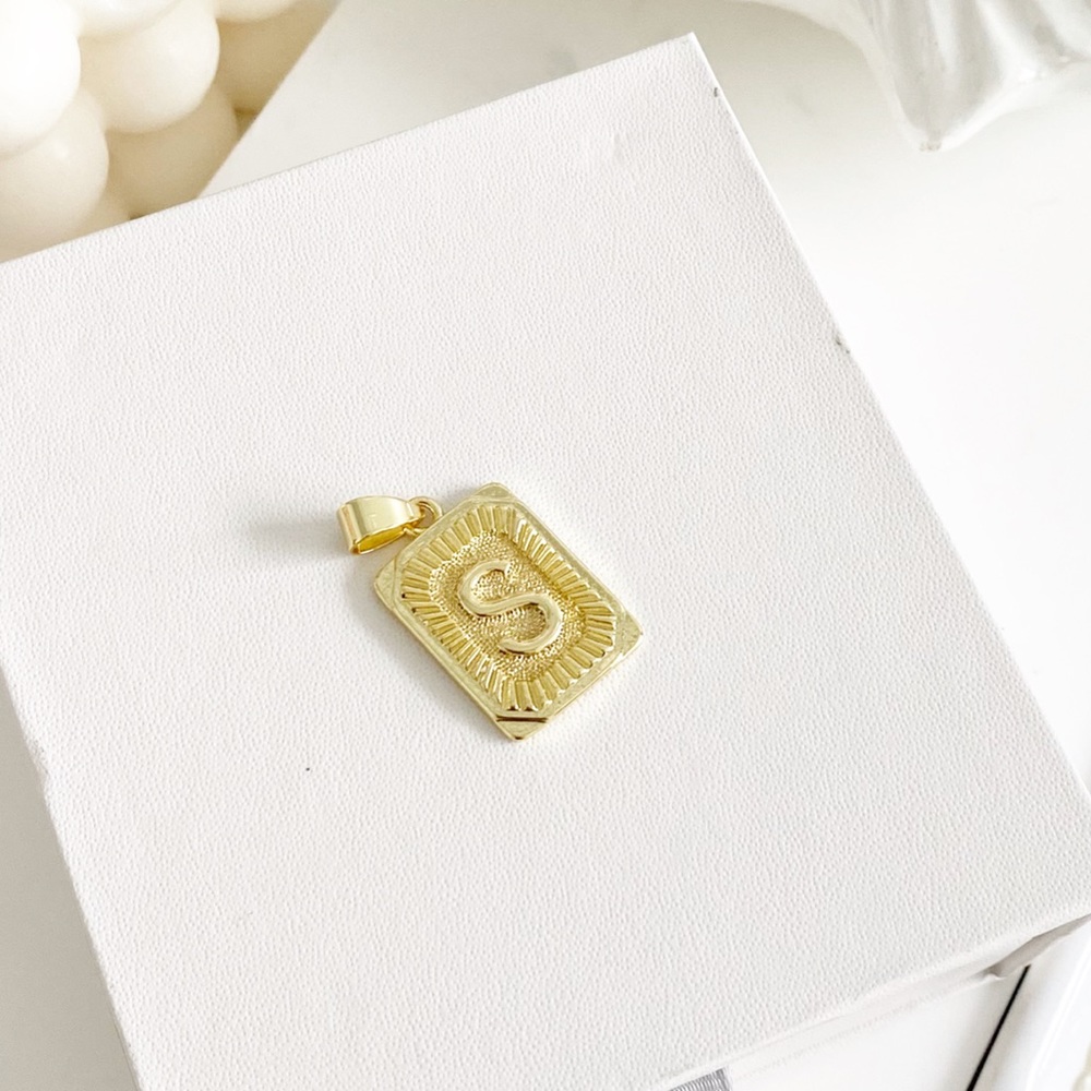 BRAND NEW - LETTER S GOLD INITIALS NECKLACE PENDANT - NON TARNISH| STAINLESS
